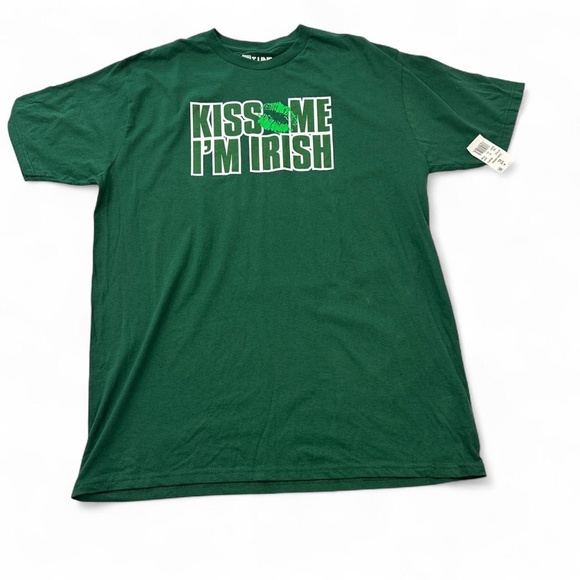 NWT Kiss Me I’m Irish Shirt Mens XL Dark Green St Patricks Day Tee - Picture 1 of 5